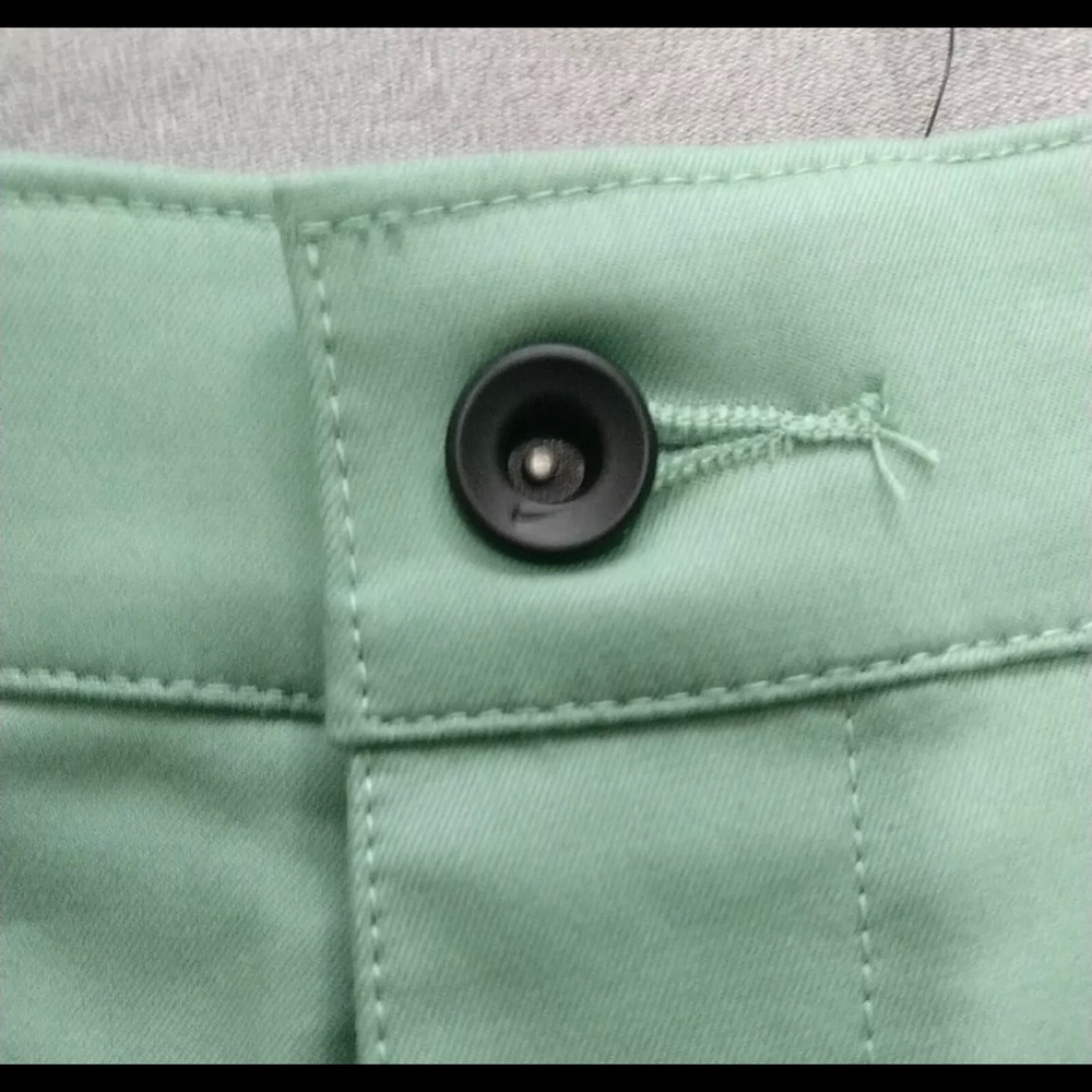 Men's Nike DA4139-316 Golf Shorts, Size UPF 40+, Green, New with Tags - Picture 6 of 12